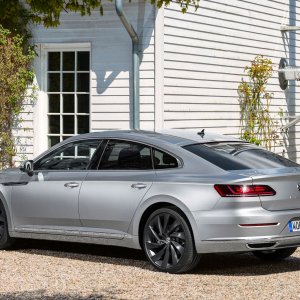 2019-Volkswagen-Arteon-157.jpg