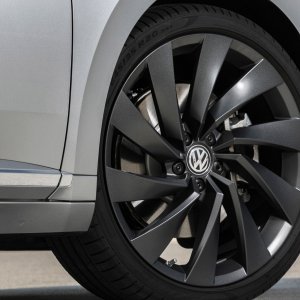 2019-Volkswagen-Arteon-160.jpg
